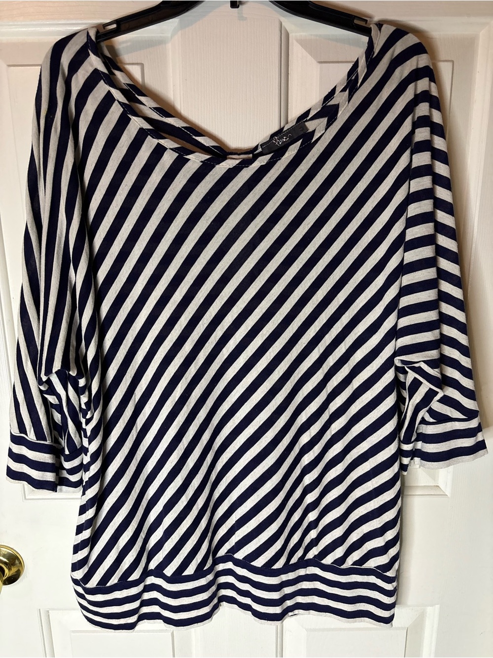 Women’s Mid-Length Sleeve Striped Navy and White Top Size 3X Good Condition